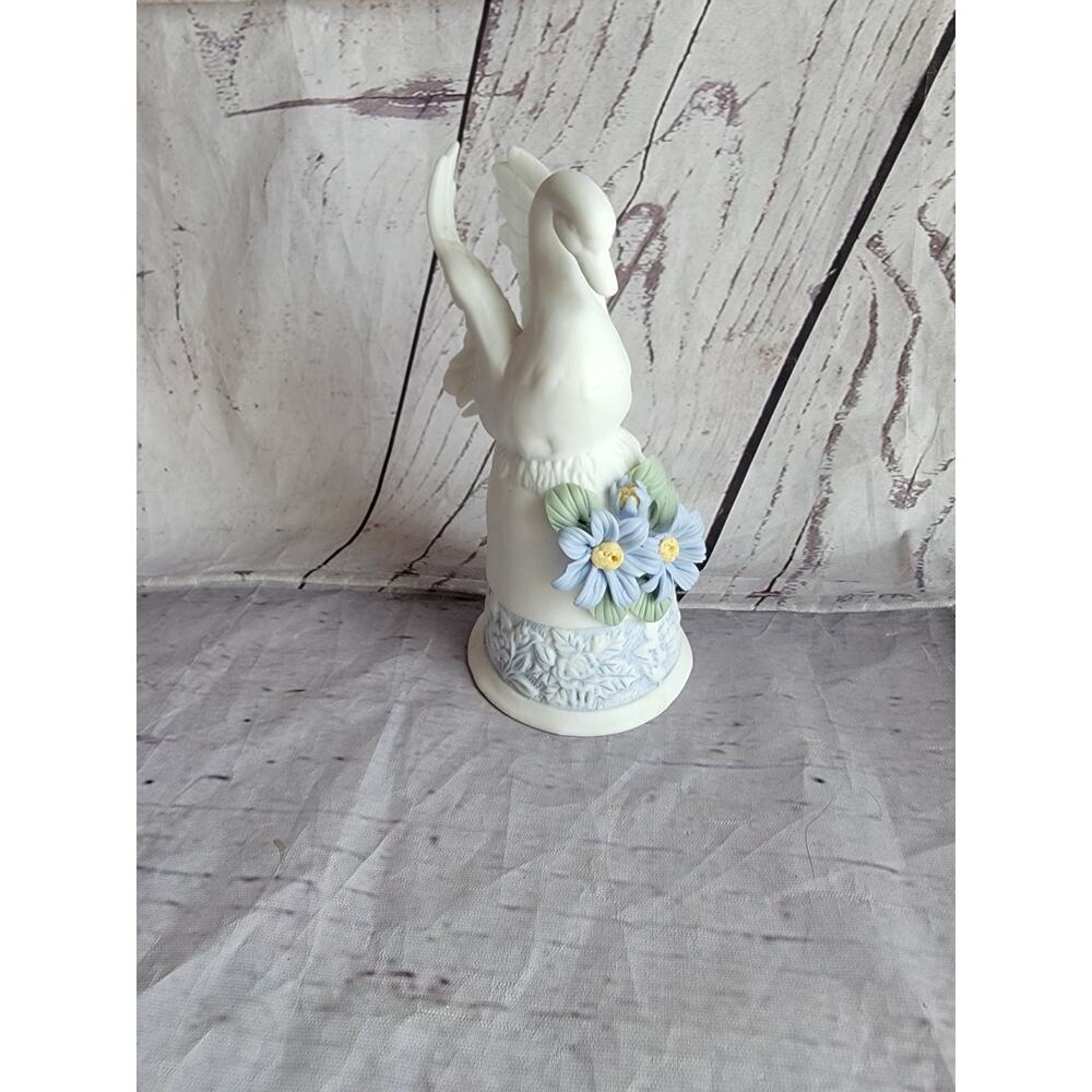 Hermitage Pottery Fine Porcelain Collection 1998 Swan Bell Read